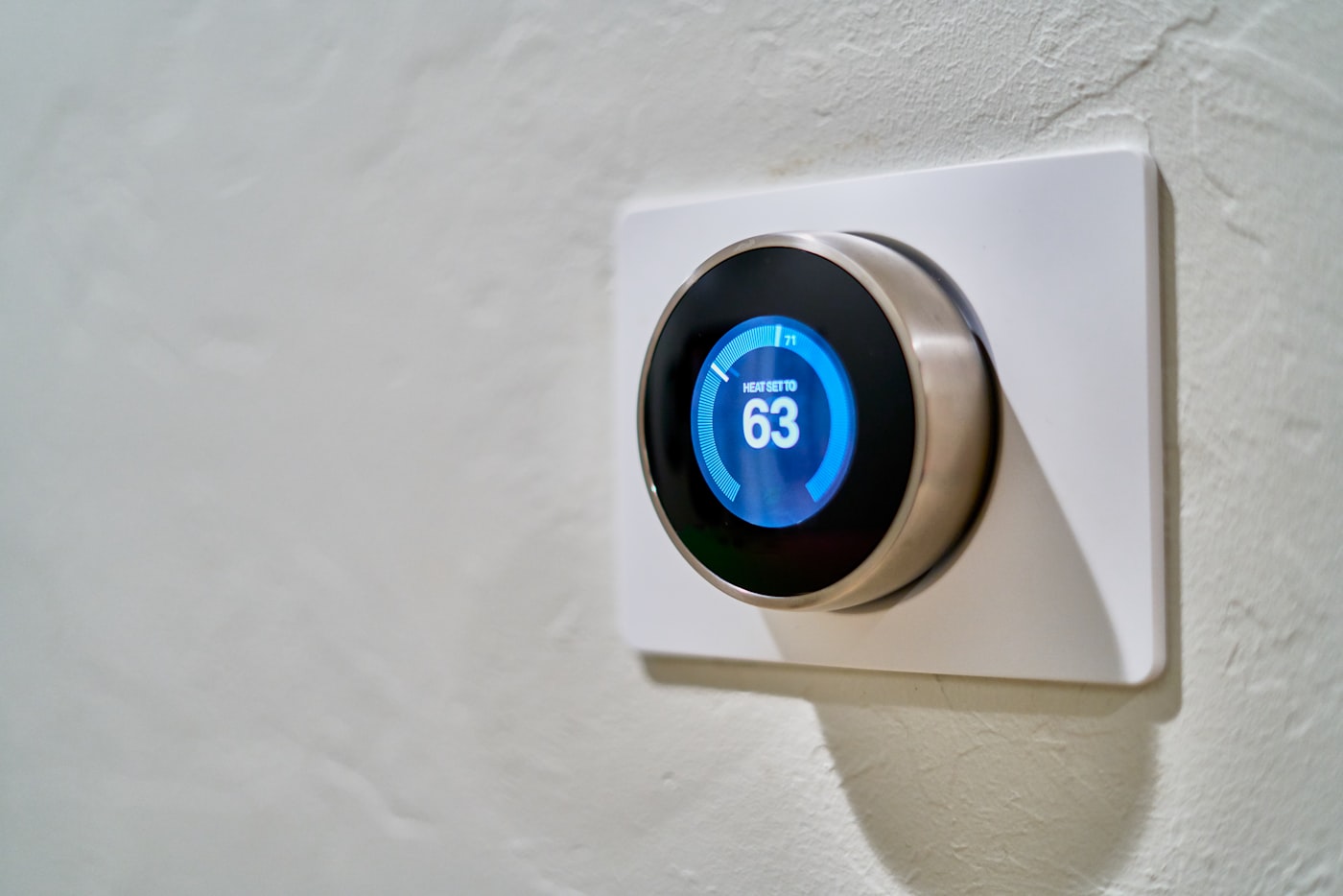 Heat supply: digital room thermostat of a modern heating system
