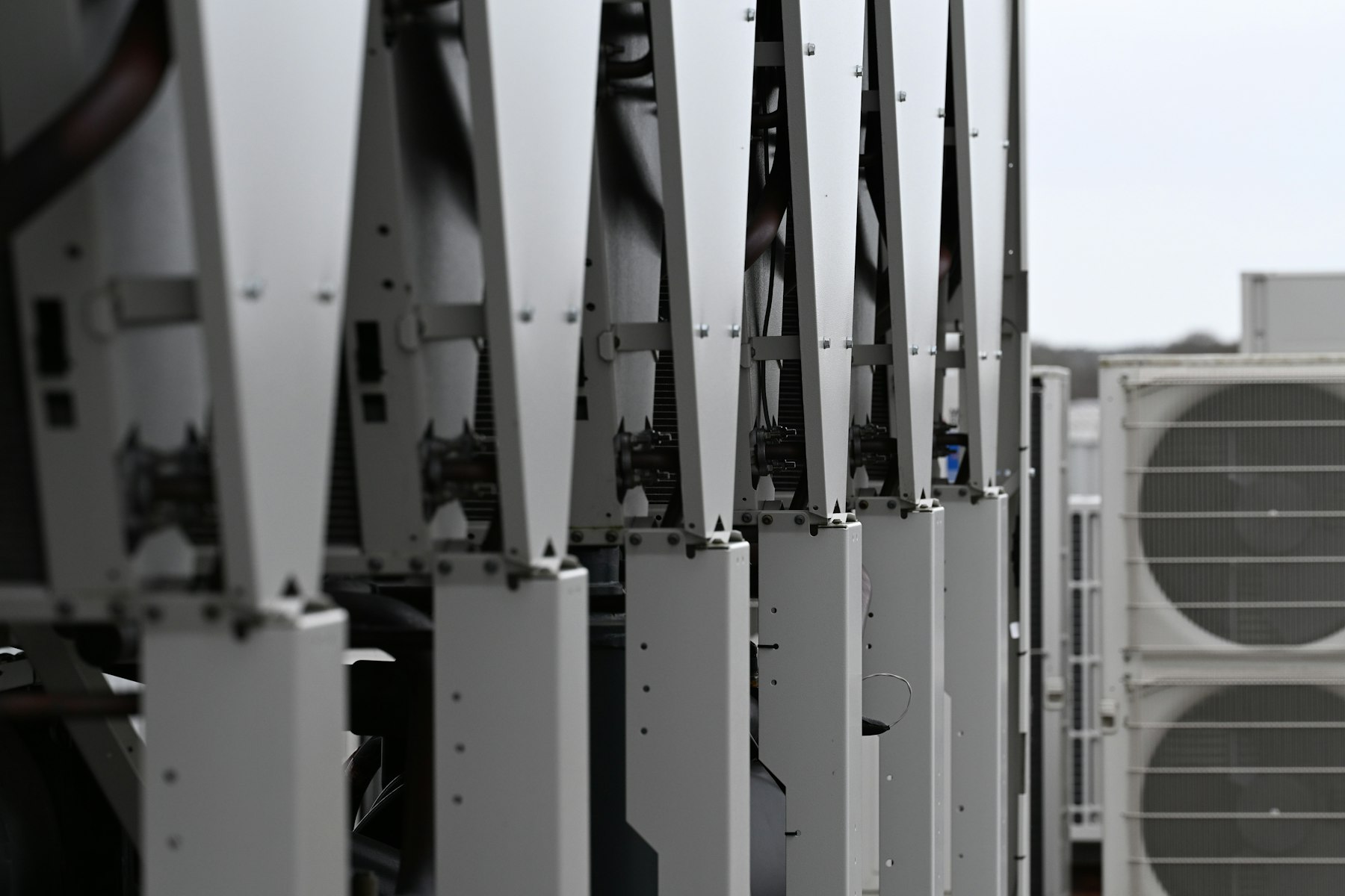 Refrigeration: air-cooled chillers and dry coolers on a plant roof